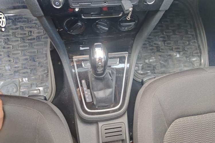 Used Volkswagen Bora 2013 1.6L Automatic Fashion Model Gear Lever