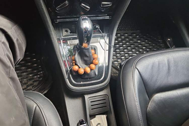 Used Volkswagen Bora 2013 1.4T Automatic Comfort Model Gear Lever