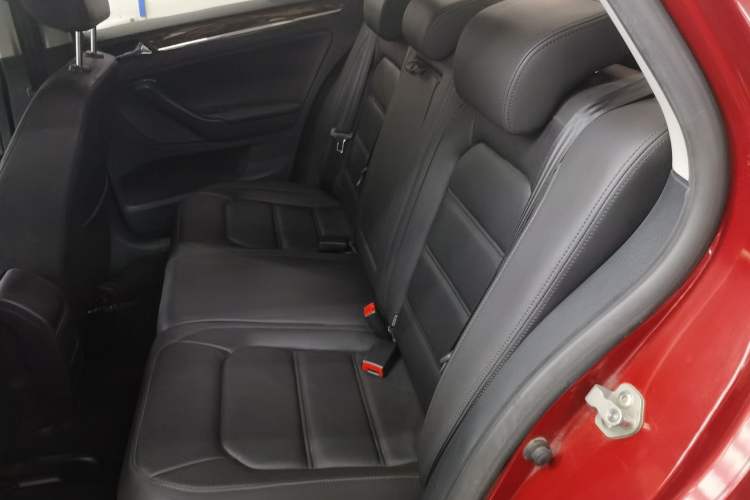 Used Volkswagen Bora 2013 1.6L Automatic Luxury Model Interior 1