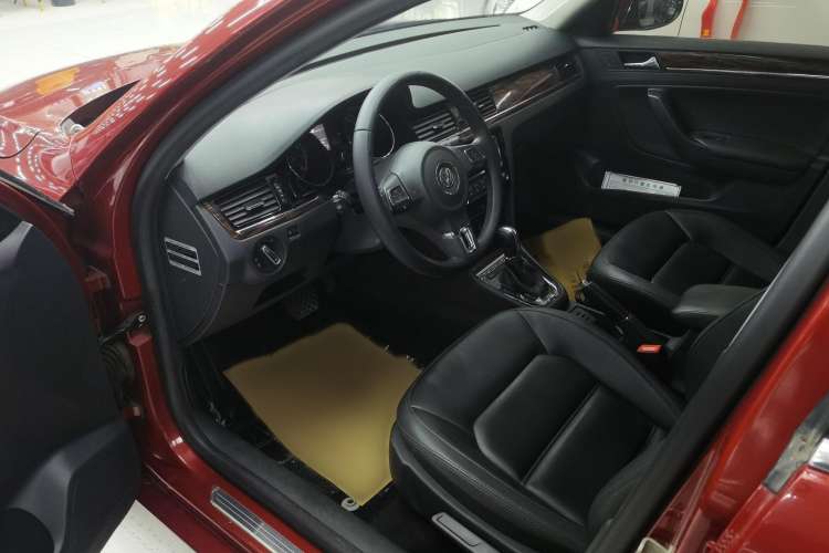 Used Volkswagen Bora 2013 1.6L Automatic Luxury Model Interior 2