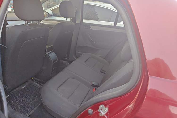 Used Volkswagen Bora 2013 1.6L Automatic Fashion Model Left Rear Seat
