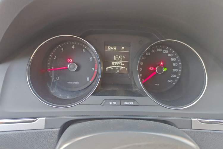 Used Volkswagen Bora 2013 1.6L Automatic Fashion Model Odometer Close Up