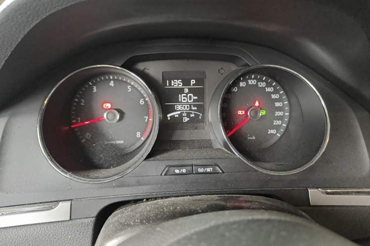 Used Volkswagen Bora 2013 1.6L Automatic Fashion Model Odometer Close Up