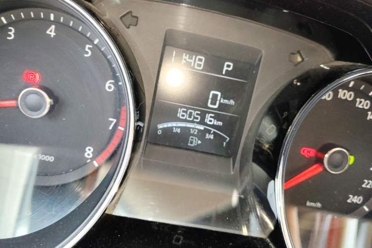 Used Volkswagen Bora 2013 1.4T Automatic Comfort Model Odometer Close Up