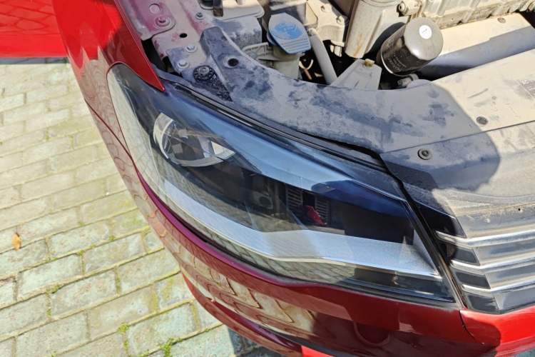 Used Volkswagen Bora 2013 1.6L Automatic Fashion Model Right Front Headlight