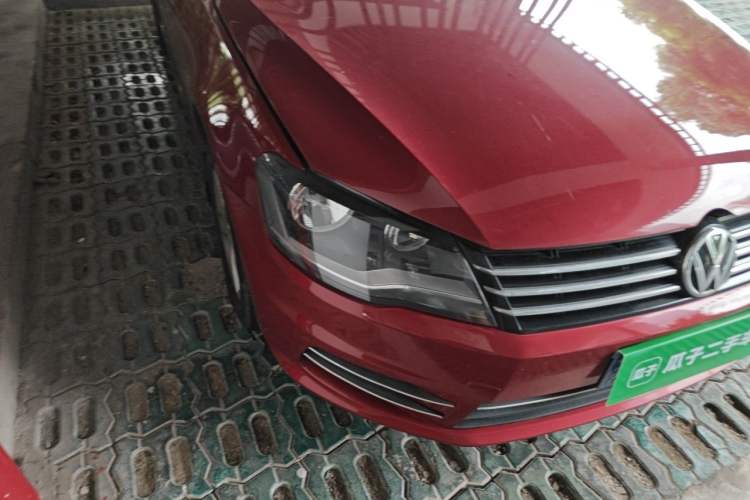 Used Volkswagen Bora 2013 1.6L Automatic Fashion Model Right Front Headlight