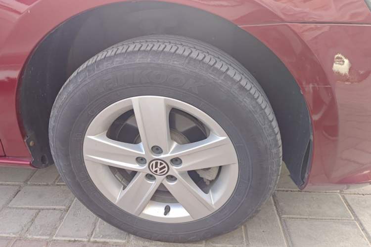 Used Volkswagen Bora 2013 1.6L Automatic Fashion Model Right Front Wheel Hub