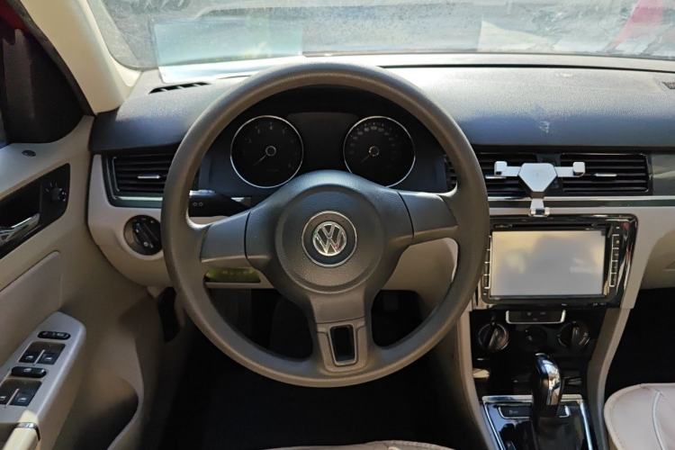 Used Volkswagen Bora 2013 1.6L Automatic Fashion Model Steering Wheel