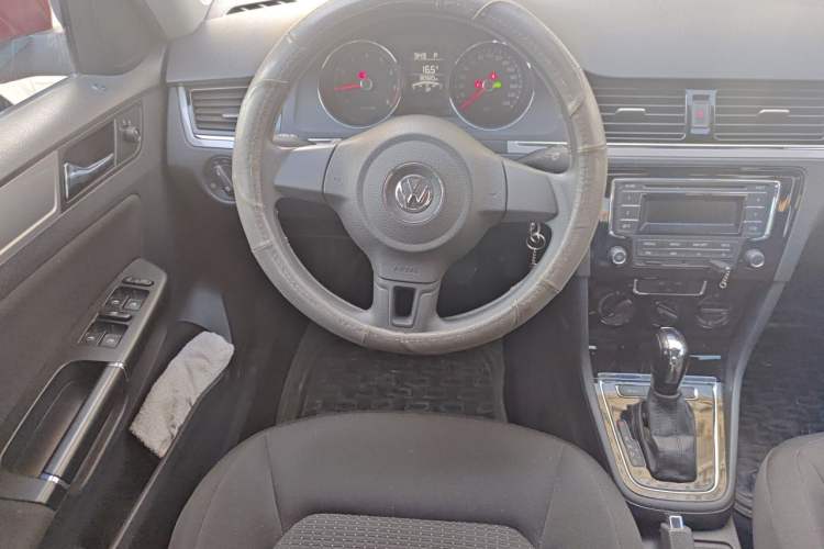 Used Volkswagen Bora 2013 1.6L Automatic Fashion Model Steering Wheel