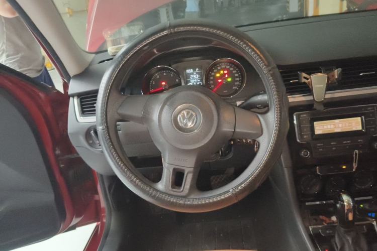 Used Volkswagen Bora 2013 1.6L Automatic Fashion Model Steering Wheel
