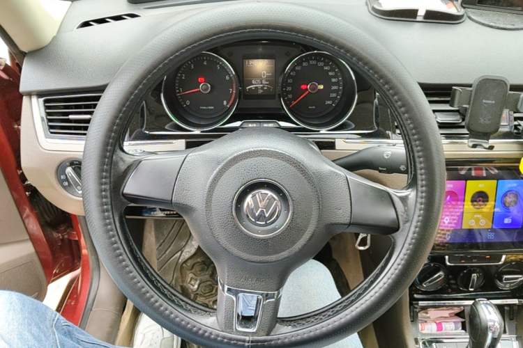 Used Volkswagen Bora 2013 1.4T Automatic Comfort Model Steering Wheel