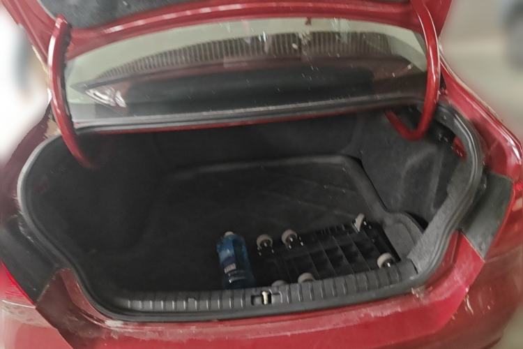 Used Volkswagen Bora 2013 1.6L Automatic Fashion Model Trunk