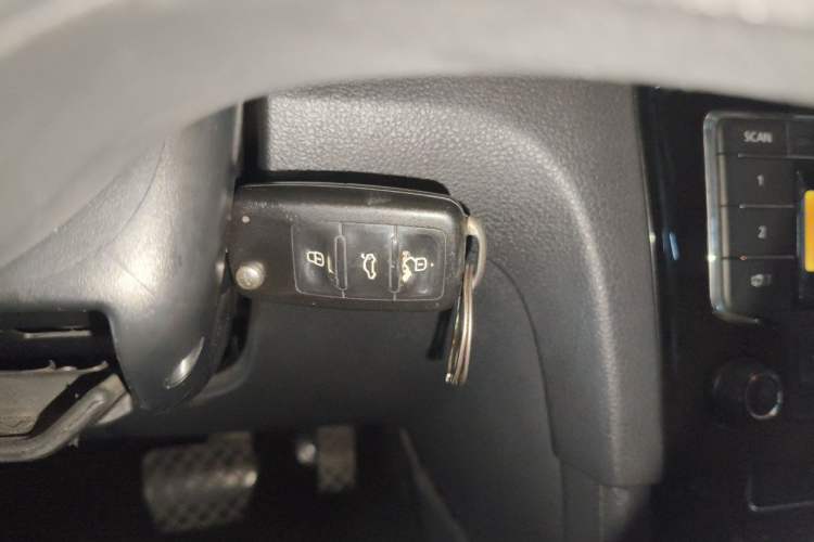 Used Volkswagen Bora 2013 1.6L Automatic Fashion Model Vehicle Key