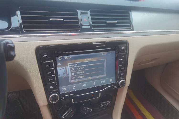 Used Volkswagen Bora 2013 1.6L Manual Comfort Model Audio And AC Panel