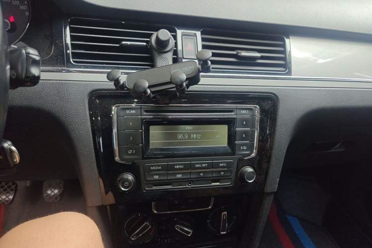 Used Volkswagen Bora 2013 1.6L Manual Comfort Model Audio And AC Panel