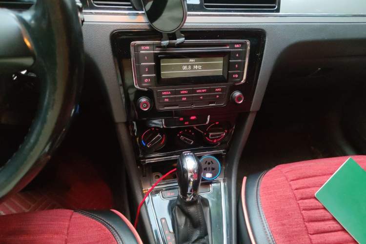 Used Volkswagen Bora 2013 1.4T Automatic Comfort Model Audio And AC Panel
