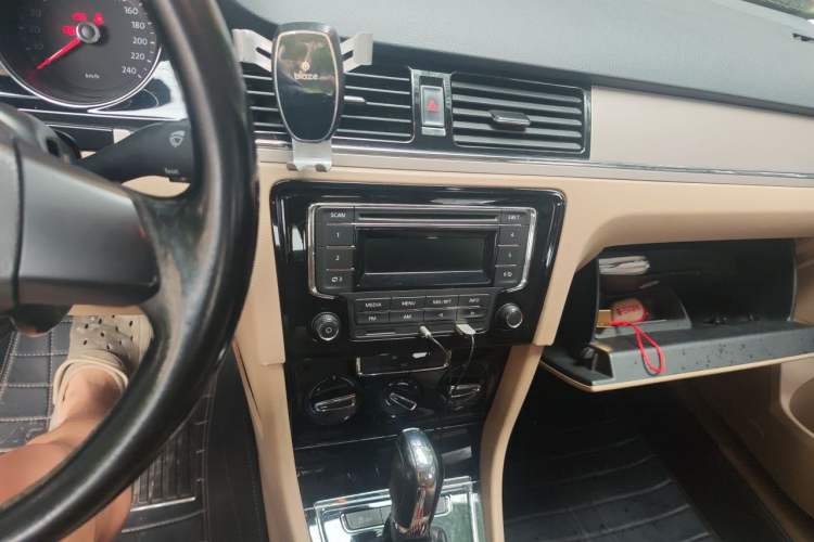 Used Volkswagen Bora 2013 1.6L Automatic Comfort Model Audio And AC Panel