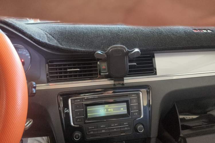 Used Volkswagen Bora 2013 1.6L Manual Fashion Edition Audio And AC Panel