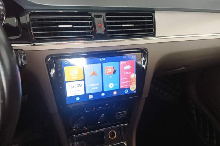 Used Volkswagen Bora 2013 1.6L Manual Comfort Model Audio And AC Panel