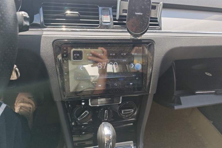 Used Volkswagen Bora 2013 1.6L Automatic Comfort Model Audio And AC Panel