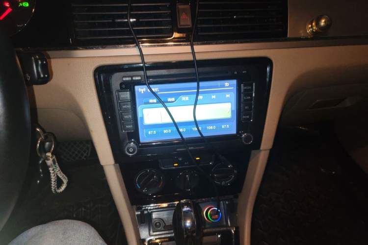 Used Volkswagen Bora 2013 1.6L Automatic Comfort Model Audio And AC Panel
