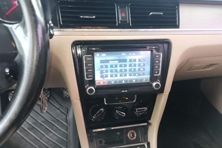 Used Volkswagen Bora 2013 1.6L Manual Comfort Model Audio And AC Panel