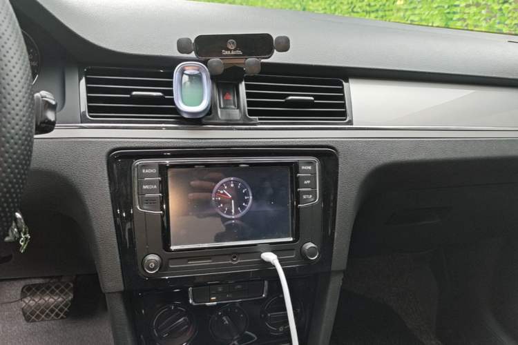 Used Volkswagen Bora 2013 1.6L Automatic Fashion Model Audio And AC Panel