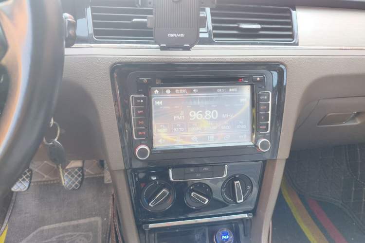 Used Volkswagen Bora 2013 1.6L Manual Comfort Model Audio And AC Panel