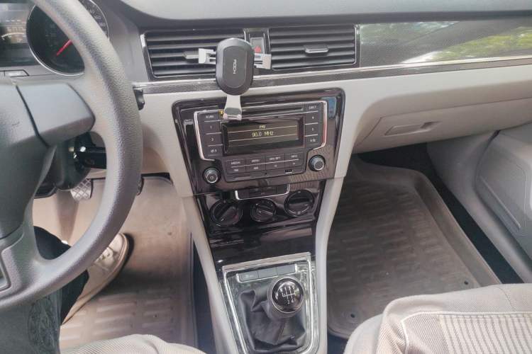 Used Volkswagen Bora 2013 1.6L Manual Fashion Edition Audio And AC Panel