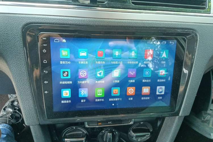 Used Volkswagen Bora 2013 1.6L Automatic Comfort Model Audio And AC Panel