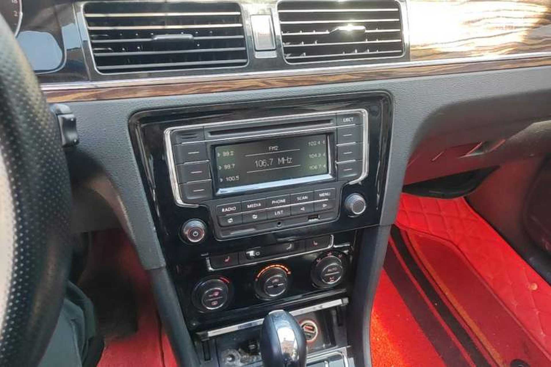 Used Volkswagen Bora 2013 1.6L Automatic Luxury Model Audio And AC Panel