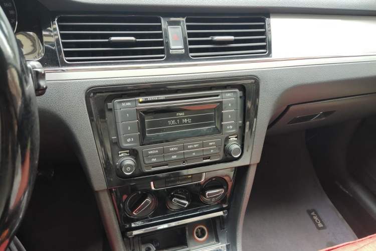 Used Volkswagen Bora 2013 1.6L Manual Comfort Model Audio And AC Panel