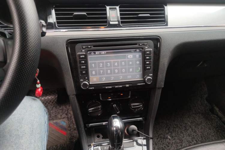 Used Volkswagen Bora 2013 1.6L Automatic Comfort Model Audio And AC Panel