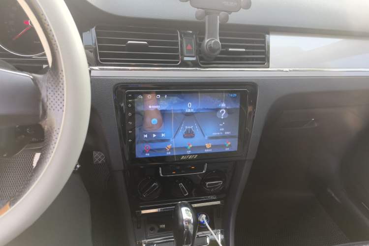 Used Volkswagen Bora 2013 1.6L Automatic Comfort Model Audio And AC Panel