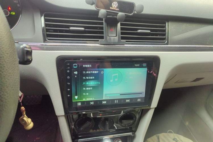 Used Volkswagen Bora 2013 1.6L Automatic Fashion Model Audio And AC Panel