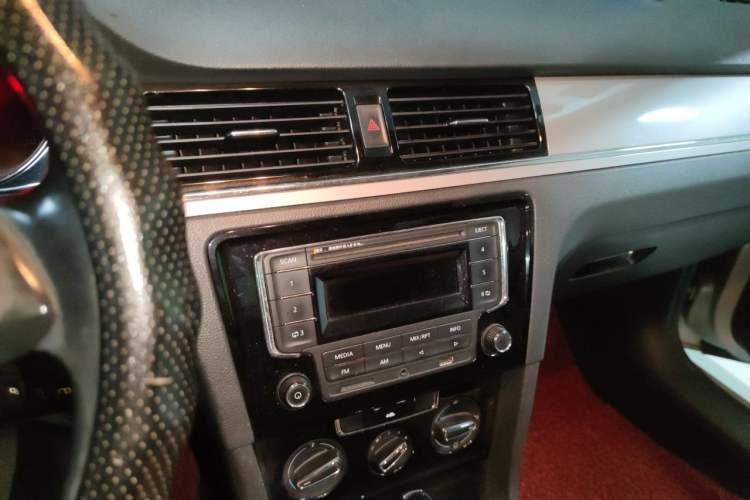 Used Volkswagen Bora 2013 1.6L Automatic Comfort Model Audio And AC Panel