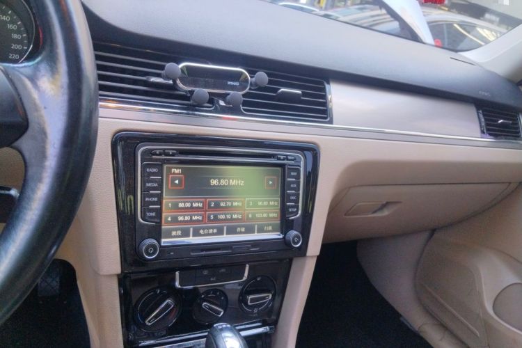 Used Volkswagen Bora 2013 1.4T Automatic Comfort Model Audio And AC Panel