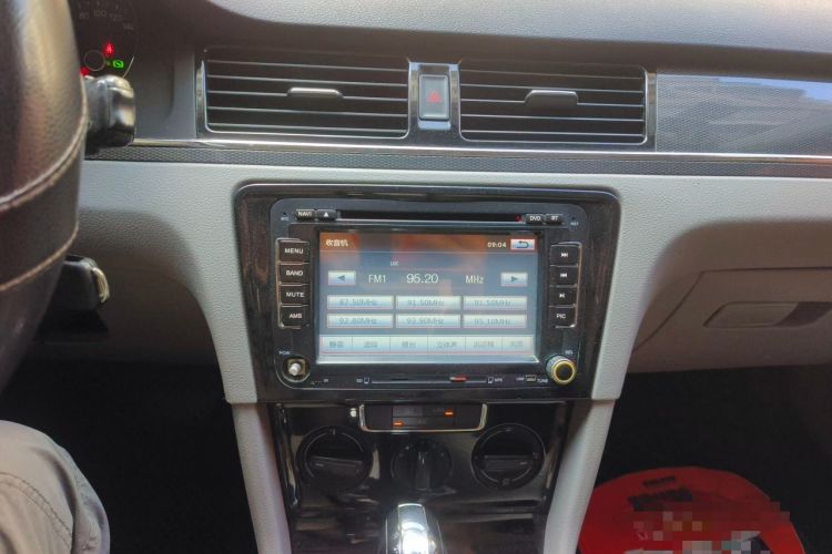 Used Volkswagen Bora 2013 1.6L Automatic Fashion Model Audio And AC Panel