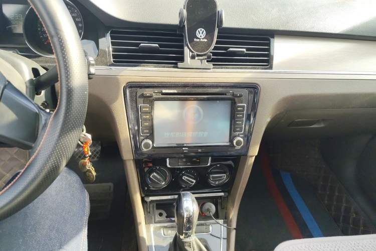 Used Volkswagen Bora 2013 1.6L Automatic Comfort Model Audio And AC Panel
