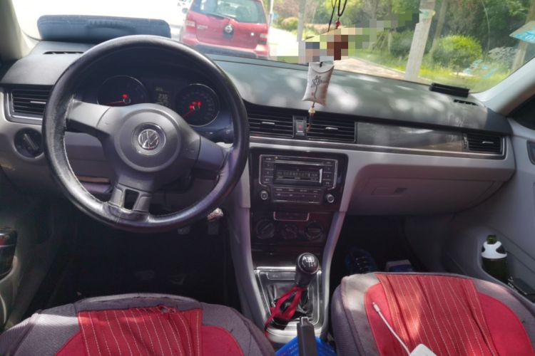 Used Volkswagen Bora 2013 1.6L Manual Fashion Edition Center Console