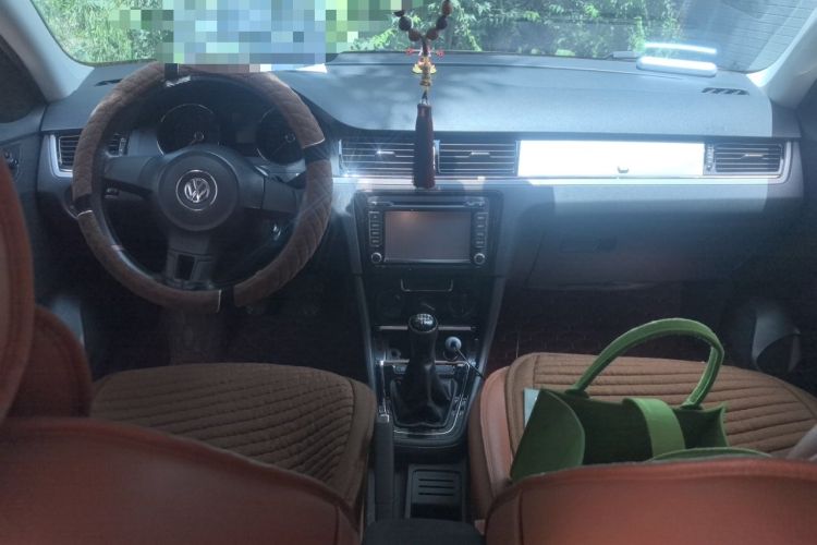 Used Volkswagen Bora 2013 1.6L Manual Fashion Edition Center Console