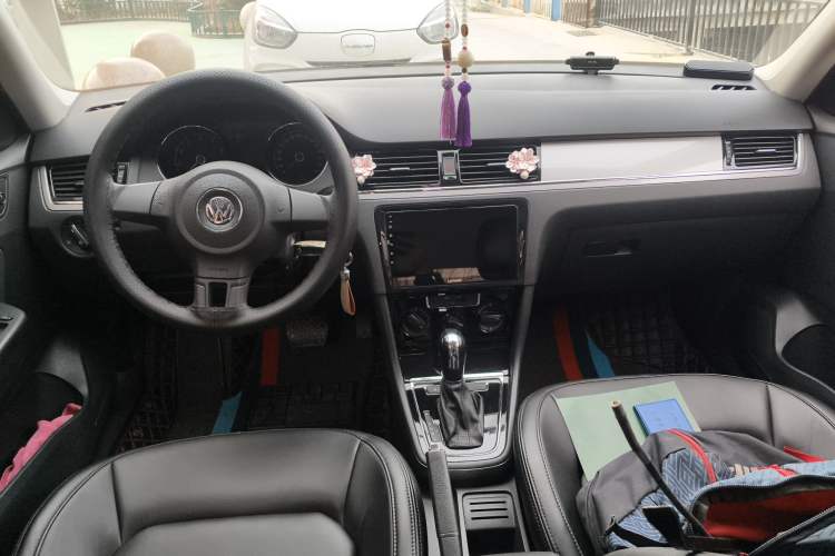 Used Volkswagen Bora 2013 1.6L Automatic Fashion Model Center Console