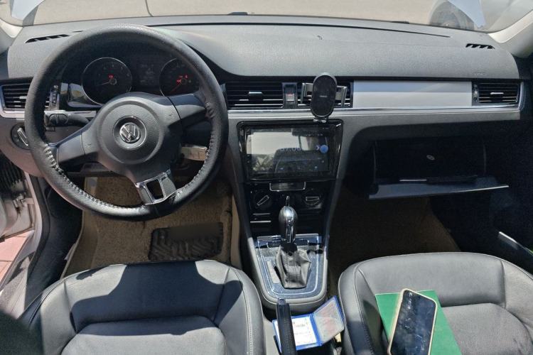 Used Volkswagen Bora 2013 1.6L Automatic Comfort Model Center Console