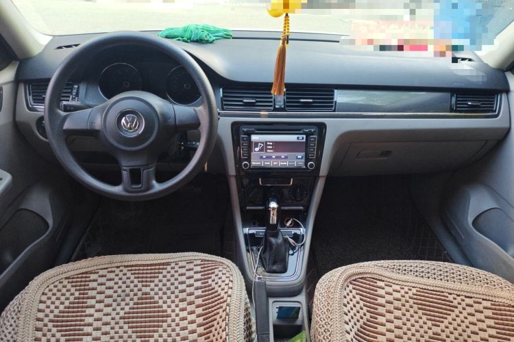 Used Volkswagen Bora 2013 1.6L Automatic Fashion Model Center Console
