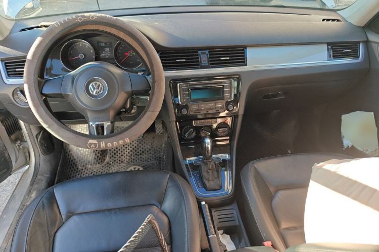 Used Volkswagen Bora 2013 1.6L Automatic Comfort Model Center Console
