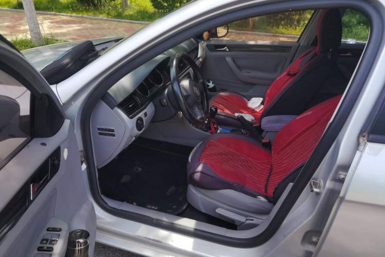 Used Volkswagen Bora 2013 1.6L Manual Fashion Edition Driver Seat