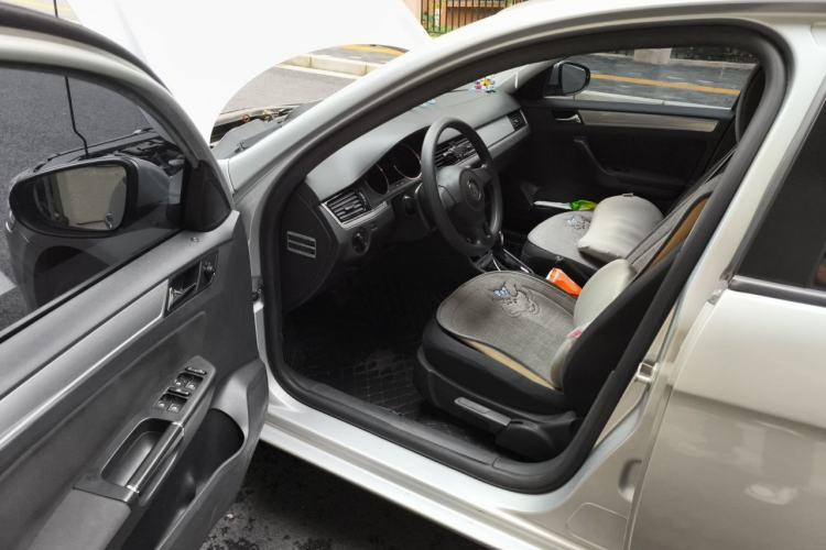 Used Volkswagen Bora 2013 1.6L Automatic Fashion Model Driver Seat
