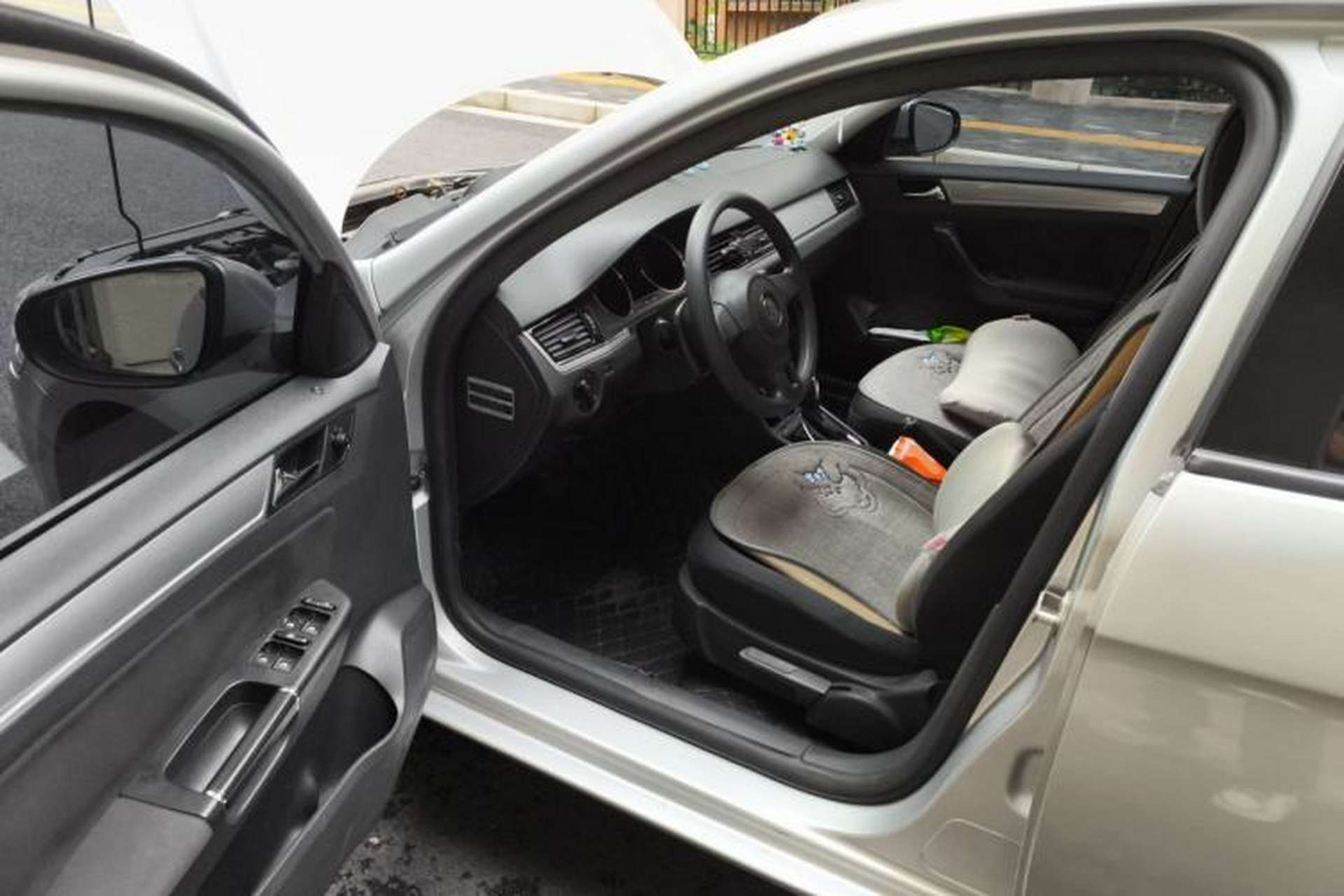 Used Volkswagen Bora 2013 1.6L Automatic Fashion Model Driver Seat
