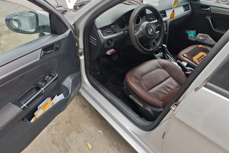 Used Volkswagen Bora 2013 1.6L Automatic Fashion Model Driver Seat