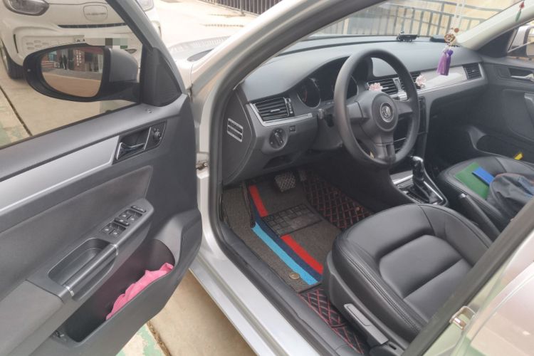 Used Volkswagen Bora 2013 1.6L Automatic Fashion Model Driver Seat